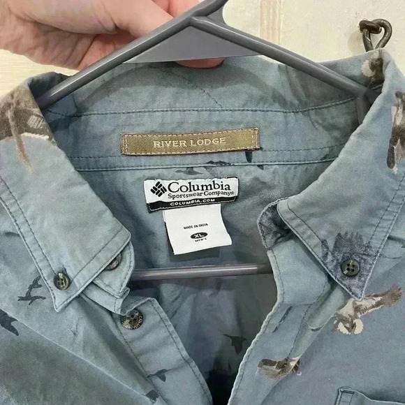 Columbia lightweight blue button-down, long sleeve mens size extra large - Picture 3 of 8